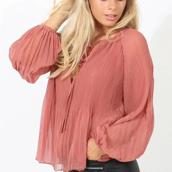 SANCTUARY MAUVE MULTI PLEAT COLD SHOULDER TOP SMALL - Picture 10 of 10